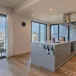 Gorgeous With View By Lovelystay Апартаменты Алжеш