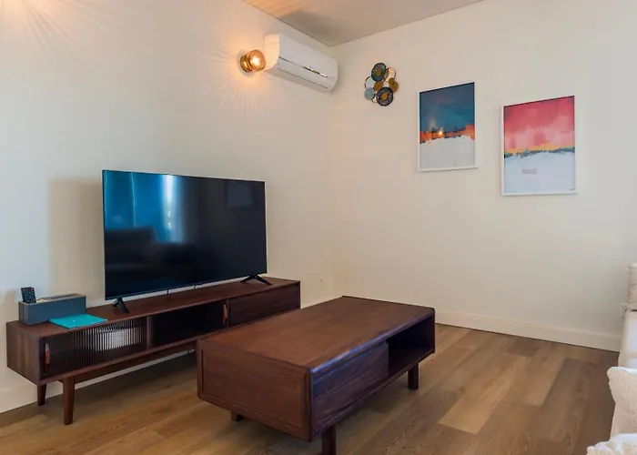 Apartment Gorgeous With View By Lovelystay Alges