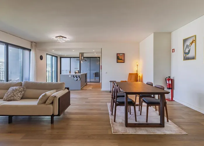Gorgeous With View By Lovelystay Apartment