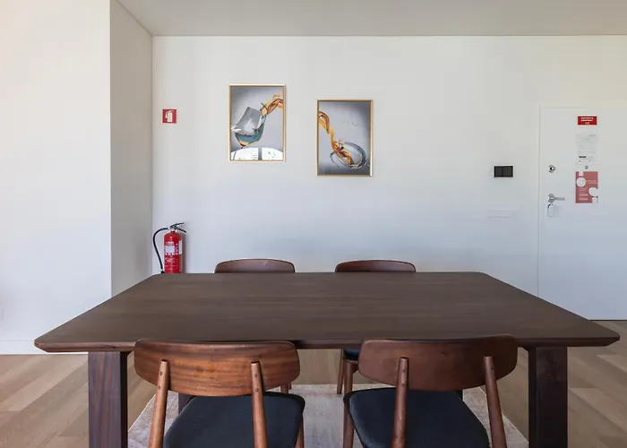 Apartment Gorgeous With View By Lovelystay