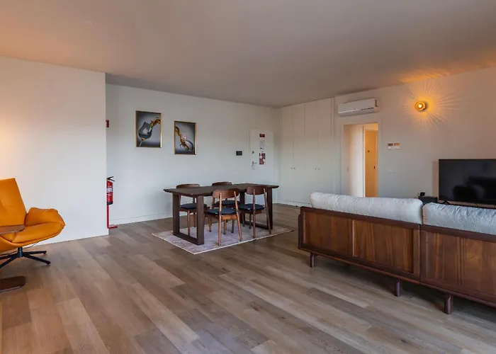 Apartment Gorgeous With View By Lovelystay