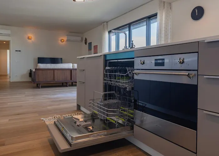 Gorgeous With View By Lovelystay Apartment *