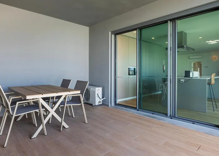 Gorgeous With View By Lovelystay Apartmán