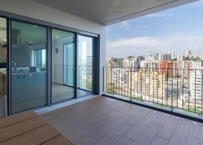 Apartment Gorgeous With View By Lovelystay