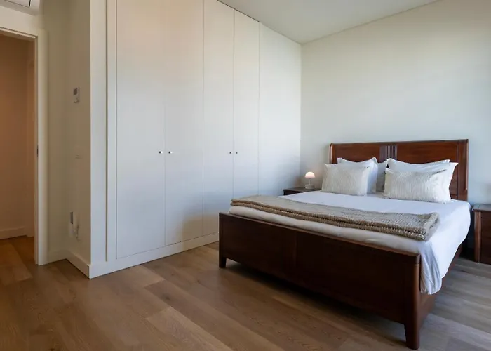 Apartment Gorgeous With View By Lovelystay