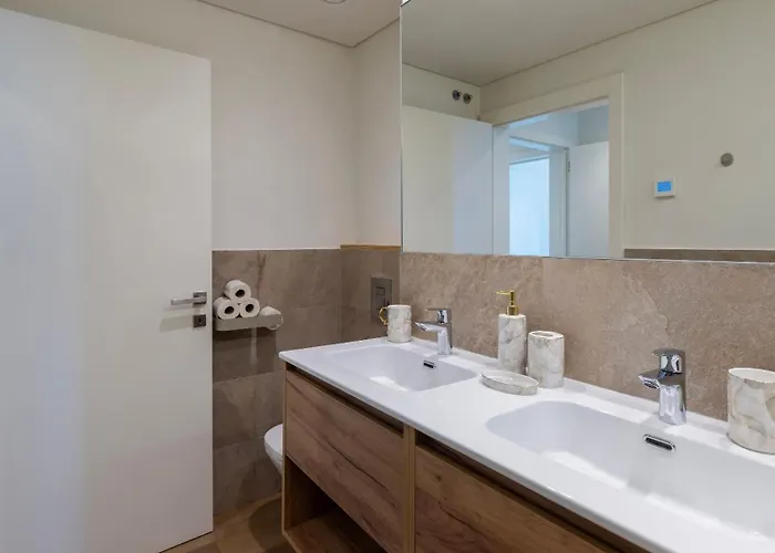 Apartment Gorgeous With View By Lovelystay Alges